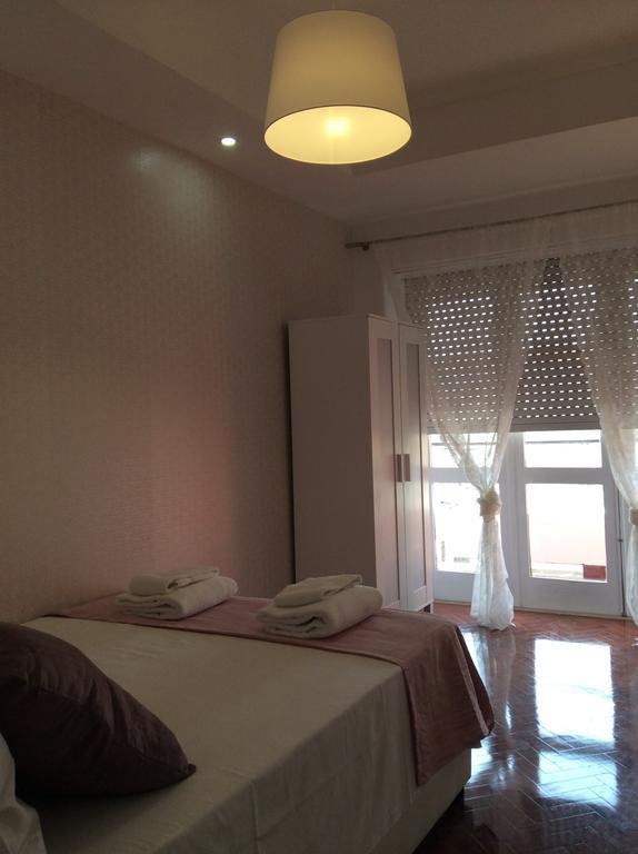 4U Lisbon IV Guesthouse Airport מראה חיצוני תמונה